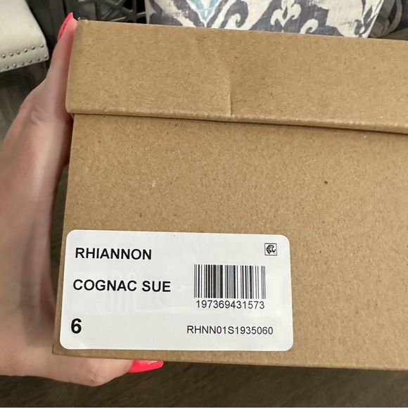 NWT Steve Madden Rhiannon Chelsea Boot Women’s Size 6 Cognac Brown Suede - Picture 11 of 12